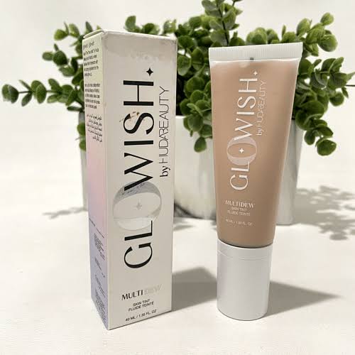 HUDA BEAUTY Glowish MultiDew Skin Tint Foundation