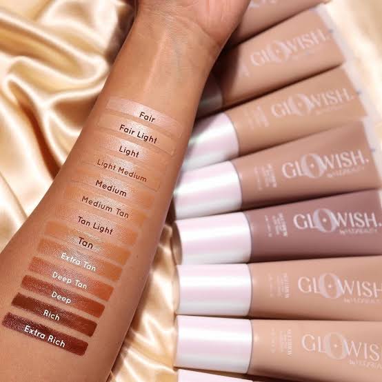 HUDA BEAUTY Glowish MultiDew Skin Tint Foundation